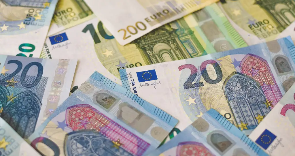 Cât timp are Finanzamt-ul german pentru returnarea impozitului? Legislație vs. practică