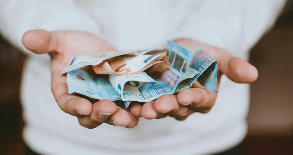 Penalități pentru nedeclararea impozitului din Germania 2026: Cum să evitați amenzile de la Finanzamt și ANAF?